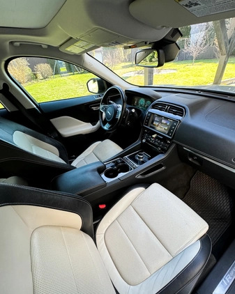Jaguar F-Pace cena 142999 przebieg: 188000, rok produkcji 2017 z Jaworzno małe 631
